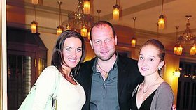 Jessica Šlégrová se vykašlala na matky narozeniny. Raději byla s tátou Šlégrem a jeho přítelkyní Luckou Královou.
