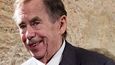 Ještě v březnu Havel představil projekt své knihovny, kterou má financovat Zdeněk Bakala