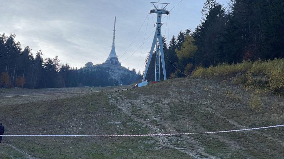 Spadla kabina lanovky na Ještěd, zemřel její strojvedoucí.