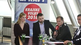 Moderátoři Michaela Bezvodová a Jaroslav Šimáček