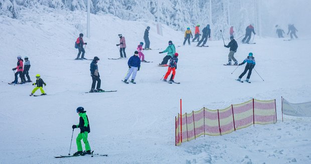 Zahájení lyžařské sezony ve skiareálu na Ještědu (14.12.2024)
