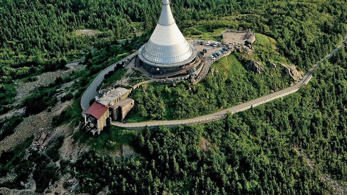 Slovenská společnost Tatry Mountain Resorts chce do rozvoje lyžařského areálu na Ještědu v Liberci investovat přes 670 milionů korun.