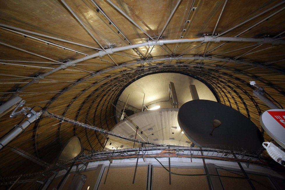 Laminátový kryt radioreléového sálu