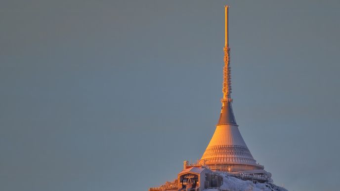Provoz vysílače i hotelu má pokračovat bez větších změn, klíčové zásahy přijdou později. Provoz vysílače i hotelu má pokračovat bez větších změn, klíčové zásahy přijdou později.
