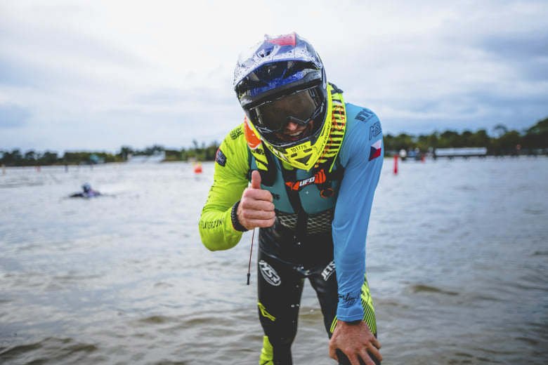 Jetsurfing pochází z Česka. Firma Martina Šuly na výrobu motorových prken sídlí v Brně.