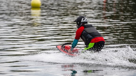 Jezdili jsme na JetSurf: Jak jsem se stal padavkou