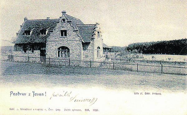 Na počátku 20. století vypadal secesní dům v Jevanech, kde se před pěti lety zastřelil Karel Svoboda, mnohem romantičtěji.