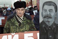 Zemřel Stalinův vnuk: Zpochybňoval masakr v Katyni a přednášel vojákům