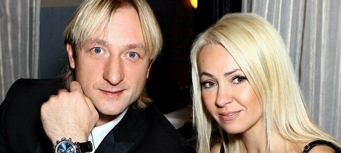 Ruský krasobruslař Jevgenij Pljuščenko a jeho žena Jana Rudkovskaja