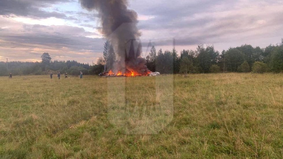V ruské Tverské oblasti se zřítilo soukromé letadlo. Na palubě měl být údajně šéf wagnerovců Jevgenij Prigožin (23.8.2023).