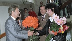 Jevgenija „Džuna“ Davitašviliová (s květinami) byla v Rusku velmi populární.
