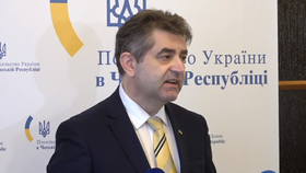 Ukrajinský velvyslanec v Česku Jevhen Perebyjnis o ruské invazi. (24. února 2022)