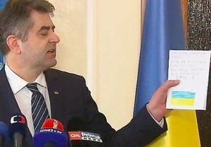Ukrajinský velvylanec v ČR Jevhen Perebyjnis, když mluvil o penězích, které poslala malá Emilka z Prahy.