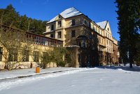 Horor v sanatoriu v Jevíčku: 2 mrtvoly na vrátnici našla návštěva pacienta