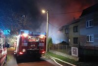 Rodina se třemi dětmi přišla před Vánocemi o domov v Jezernici: Po požáru se zvedla obrovská vlna pomoci