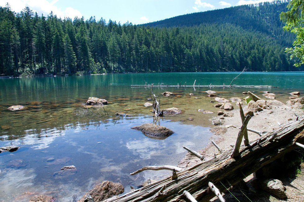 Černé jezero je největší a nejhlubší ze všech.