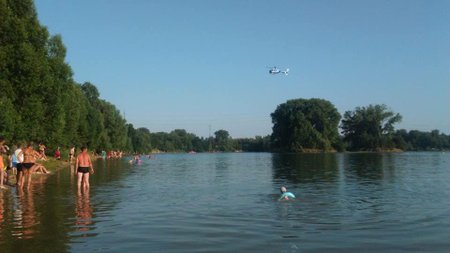 Jezero Malvíny, po utonulém muži pátral i vrtulník.