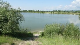 Jezero nedaleko Púchova se málem stalo pro studenty osudným. Jak dopadne Marián, zatím není jasné.