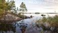Finská Saimaa je čtvrtým největším jezerem v Evropě, tvořeným několika spojenými jezery. Pobřeží je hlavně lesnaté a skalnaté a jezera jsou poseta spoustou ostrůvků. Severní část jezerního systému je Národním parkem. Vzhledem k tomu, že vody jsou tu mělké a členité žije tady spousta ryb, vodního ptactva a také sladkovodní tuleni kroužkoví.