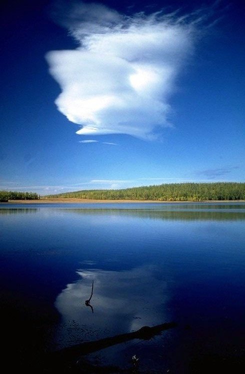 Mongolské jezero Chövsgöl má rozlohu 2620 km², je 134 km dlouhé a maximálně 35 km široké