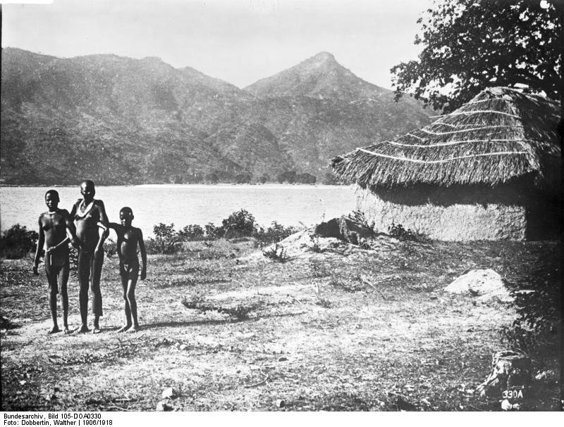 Původní obyvatelé na břehu Malawi
