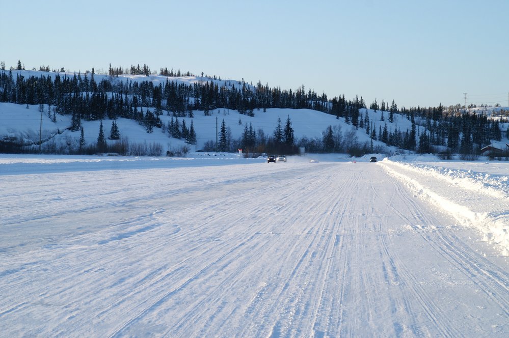 Silnice na zamrzlém Velkém Otročím jezeru