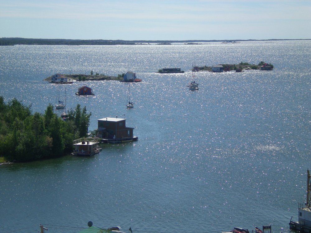 Velké Otročí jezero (anglicky Great Slave Lake) je jezero na území Severozápadních teritorií v Kanadě. Kotlina jezera je ledovcovo-tektonického původu. Má rozlohu 28 600 km². Dosahuje maximální hloubky 150 m. Leží v nadmořské výšce 150 m