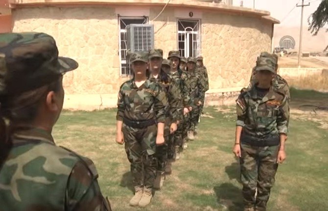 Jezídky, které utekly ze spárů ISIS, zformovaly batalion a hodlají s islamisty bojovat.