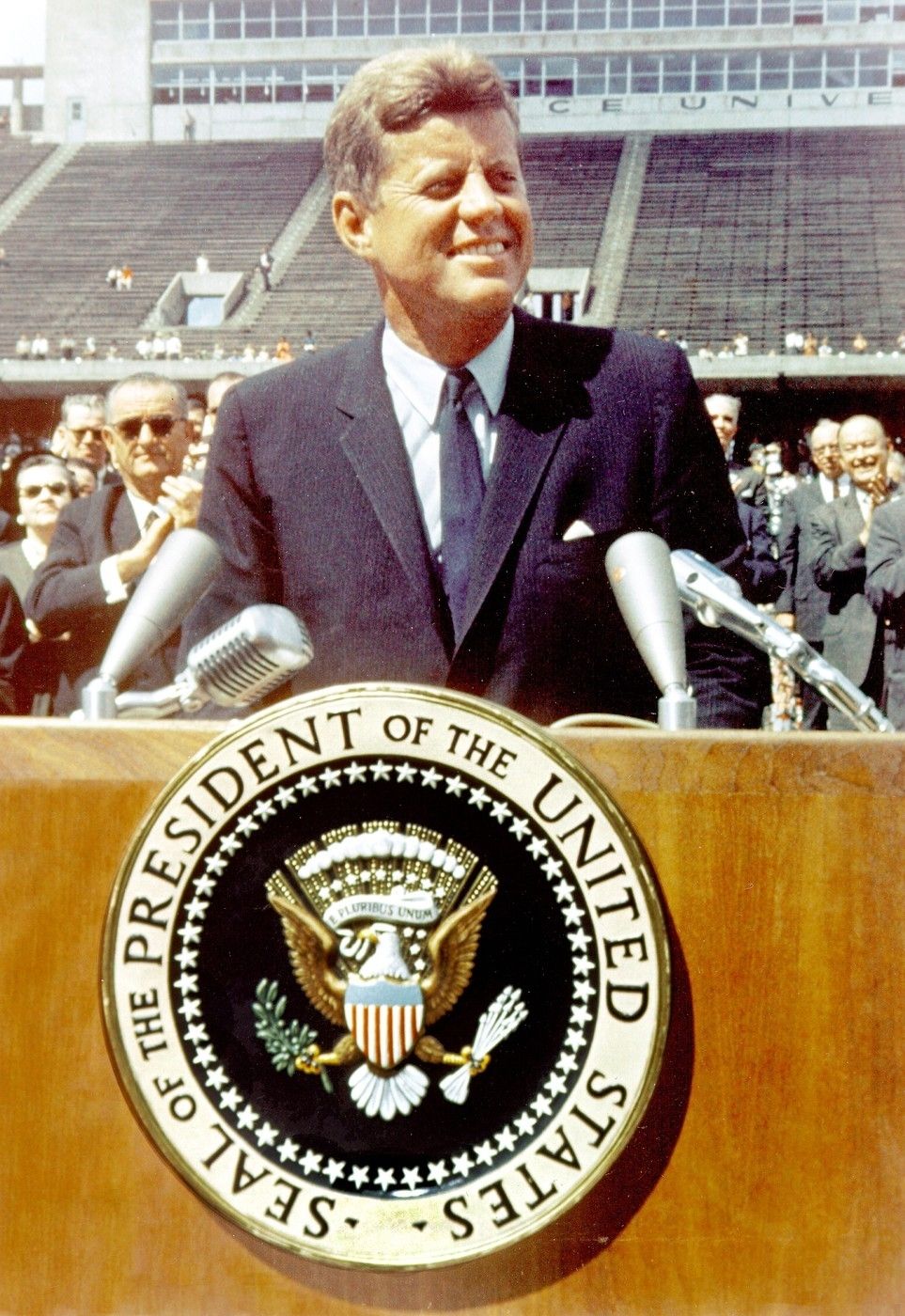 JFK byl u Američanů velmi oblíbený prezident, přesto měl spoustu odpůrců.