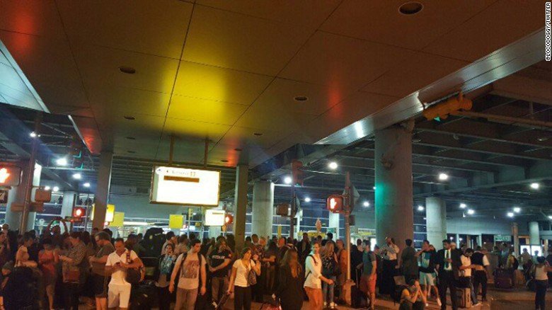 Střelba na letišti v New Yorku? Úřady evakuovaly terminál.