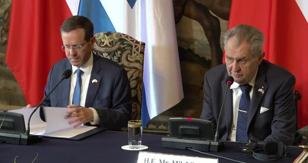 Izraelský prezident na návštěvě Česka: Zeman se „příteli“ omlouval za Lipavského    
