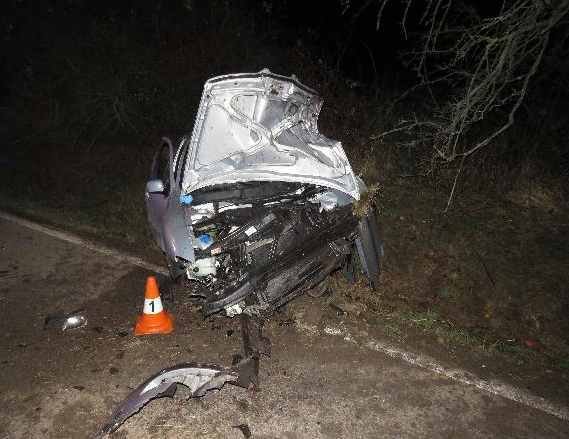 Na Jičínsku havarovalo auto s pěti osobami ve vysoké rychlosti.