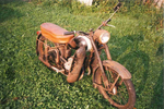 Nenechavec přes zimu z kůlny odcizil československou historickou motorku z 50. let.