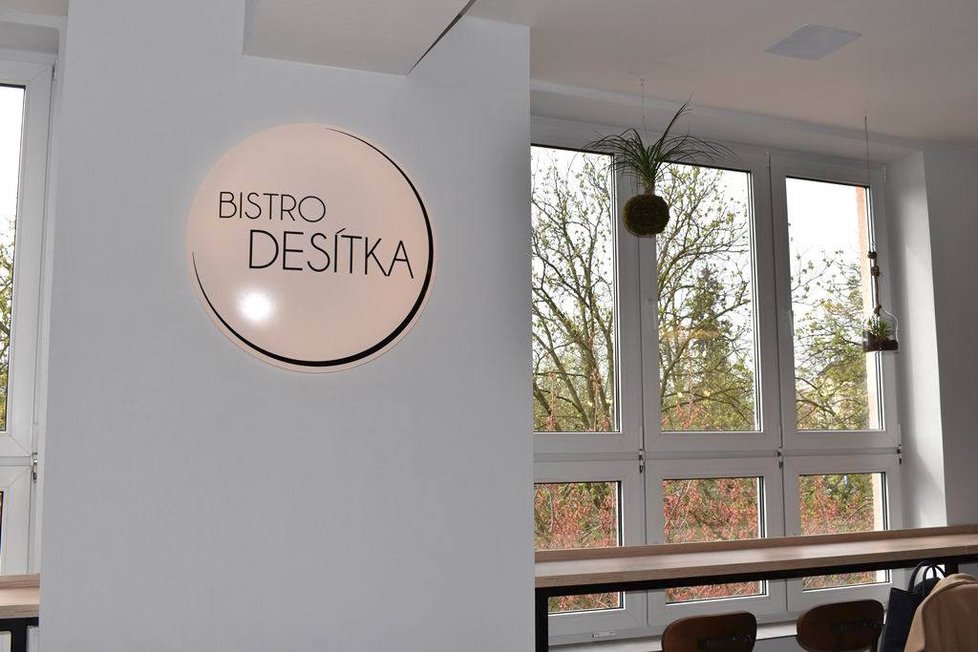 Nové bistro Desítka v 10. školní jídelně na Borech v Plzni.