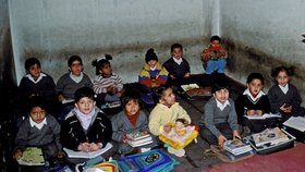 V Indii se jídlem, ve kterým byl fosfor, otrávilo 20 školáků