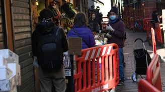 Empatie nebo intriky? Italská mafie chudým rodinám rozdává jídlo 