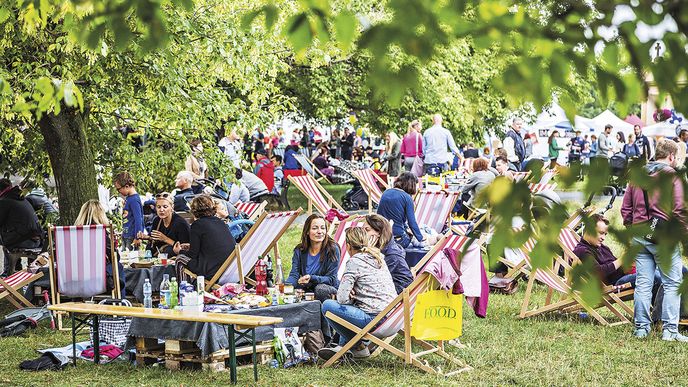 Pikniky vznikly jako kratochvíle šlechty na honech a lovech, dnes jsou hlavně záminkou pro setkání s přáteli