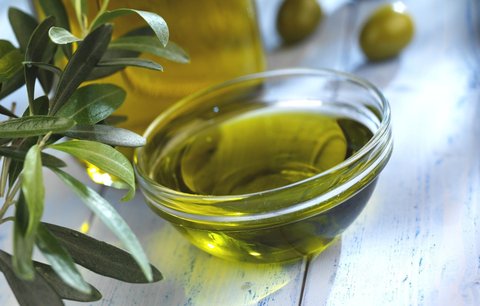 15 praktických tipů, jak využít olivový olej v domácnosti