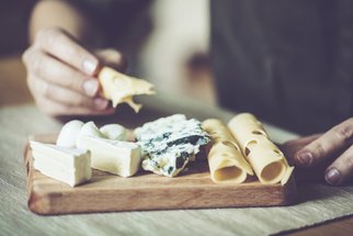 Sůl a sýry: Jakým dát přednost a kde je jen tuk a sůl? 