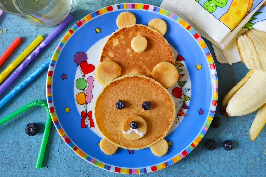 Jídlo pro děti může být kreativní a zábavné a přitom vám stačí jen běžné nádobí a dobrý nápad. Troufnete si ? :-)