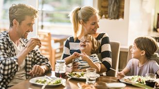 7 důvodů, proč trvat na tom, že budete doma jíst spolu