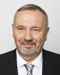 Pavel Kováčik (62, KSČM)