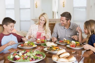 Jak přivést rodinu ke zdravějšímu stravování? Po krůčcích!
