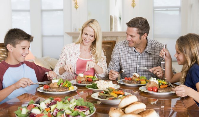Jak přivést rodinu ke zdravějšímu stravování? Po krůčcích!