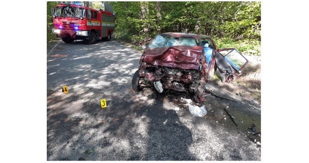 Tragická nehoda na Jihlavsku: Při srážce dvou aut zemřel řidič (†51)