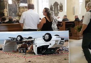Pohřeb manželů, kteří zahynuli v Řecku kvůli silné bouři