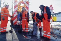 Blesk lepil výtluky na silnici