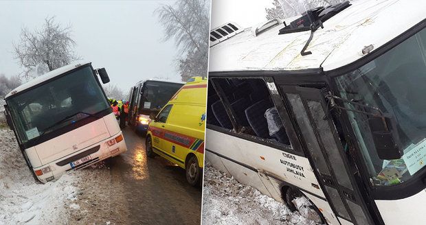 Nehoda autobusu na Jihlavsku: Skončil na boku, 25 zraněných dětí