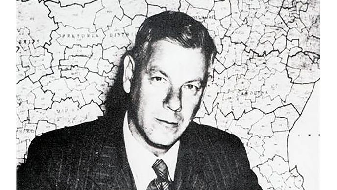 Jihoafrický premiér Hendrik Verwoerd je považován za strůjce rasistického režimu apartheid. Jihoafrický premiér Hendrik Verwoerd je považován za strůjce rasistického režimu apartheid.