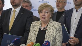 Podepsání nové koalice na jihu Čech: Ivana Stráská bude novou hejtmankou.